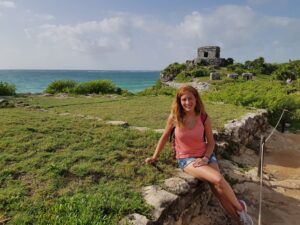 Exploradora de suscriptores olvidados, recuperando tesoros perdidos en plataformas recónditas.